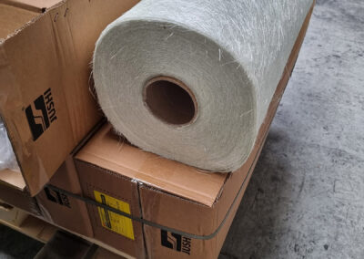 Rouleau de fibre sur des cartons